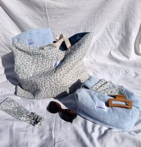 sac trousse pochette livre bandeau cheveux la bouclette