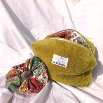 trousse eponge vert avec son chouchou provencial la bouclette